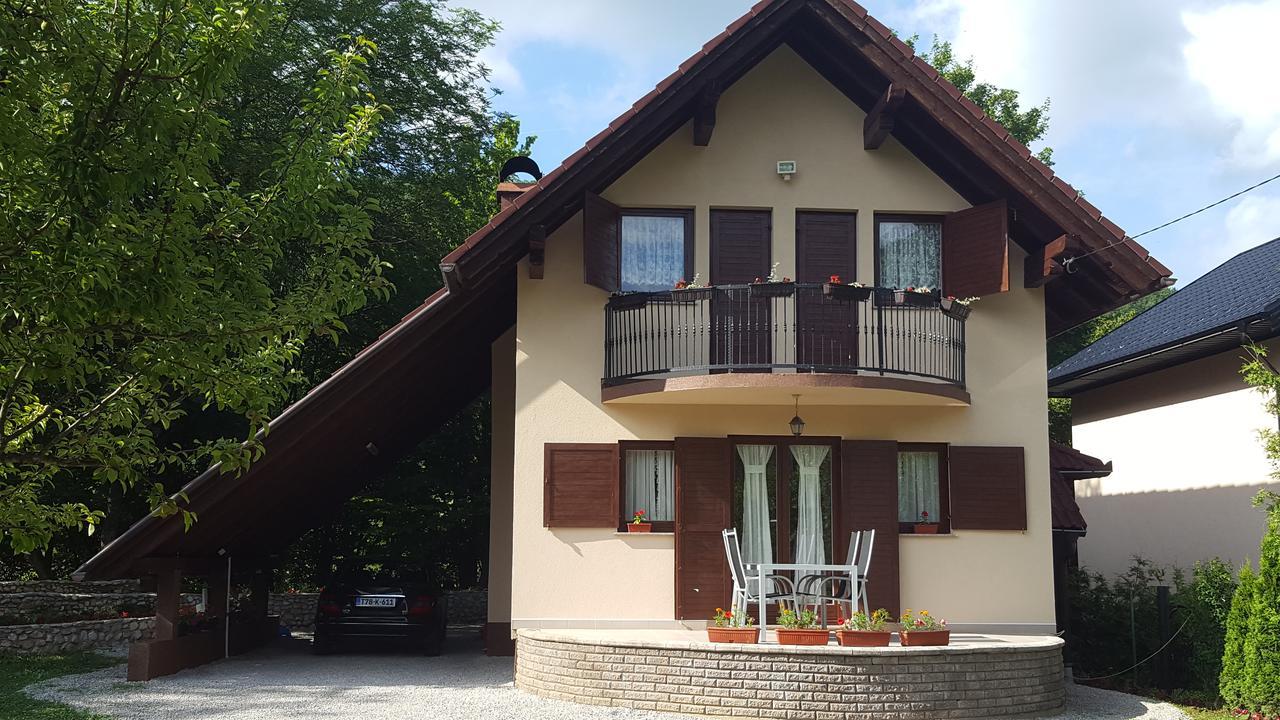 Holiday Home Adna Bihać Екстериор снимка
